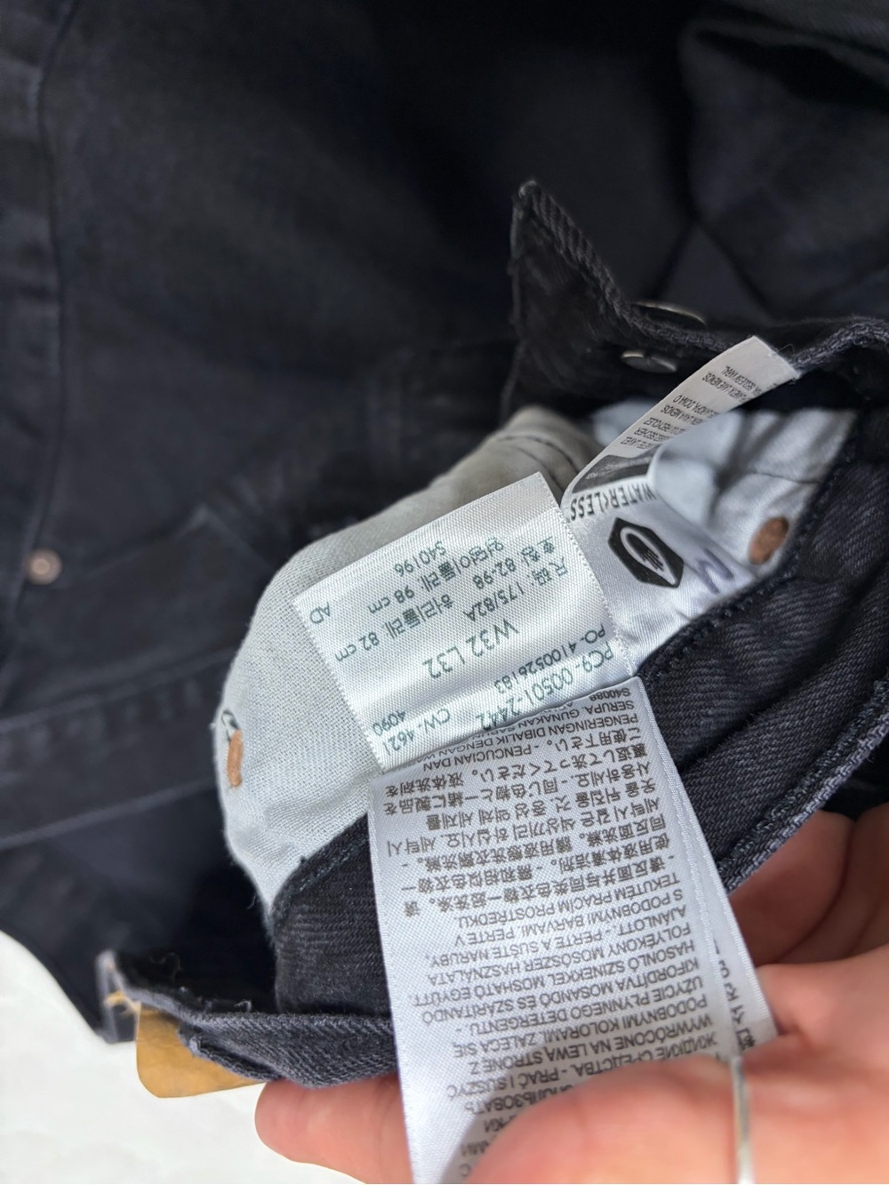 Men Levi’s - Picture 2 of 3
